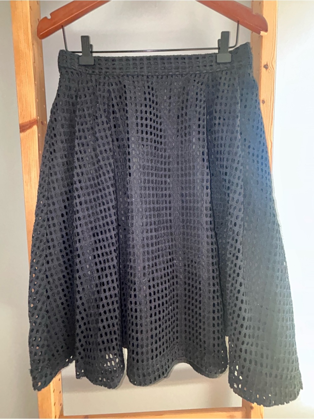 H&M Black Eyelet Full A-Line Skirt with Side Pull Tabs & Back Gold Zip Sz 10 US